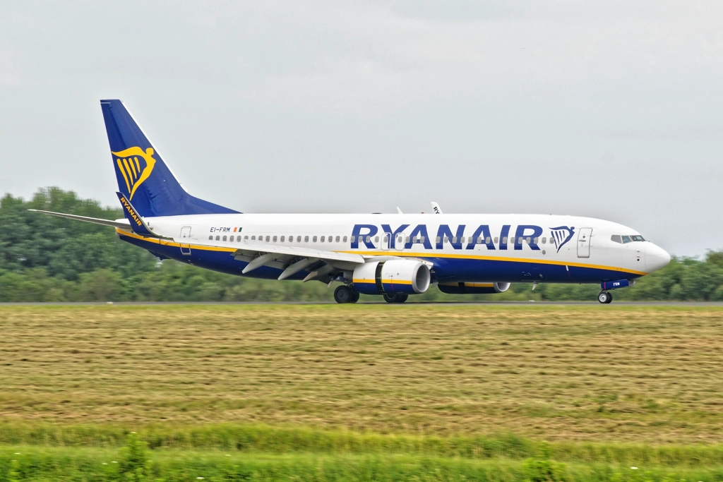 Ryanair Flight Diverted Twice, Lands Back in Spain After 8-Hour Ordeal 3 Ryanair EI FRM Boeing 737