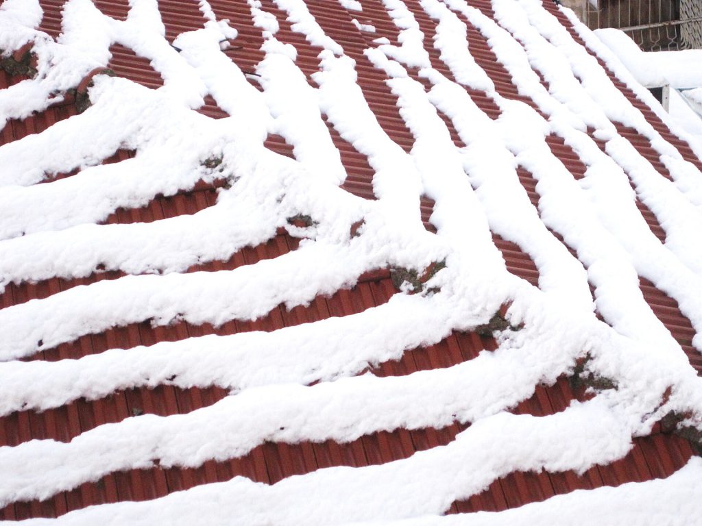 5 Signs Your Home Is Leaking Heat and Wasting Money 2 147365 jerusalem snow 2014 PikiWiki Israel