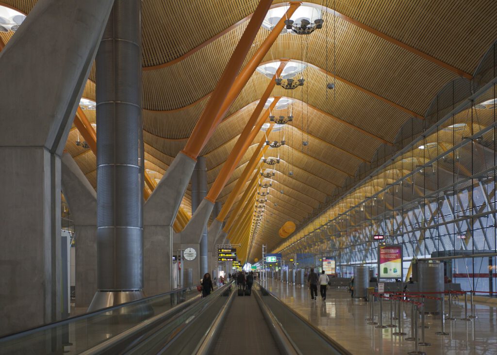 Singapore Airlines Launches Madrid Route After 22-Year Hiatus 2 Terminal 4 del aeropuerto de Madrid Barajas, España, 2013 01 09, DD 01