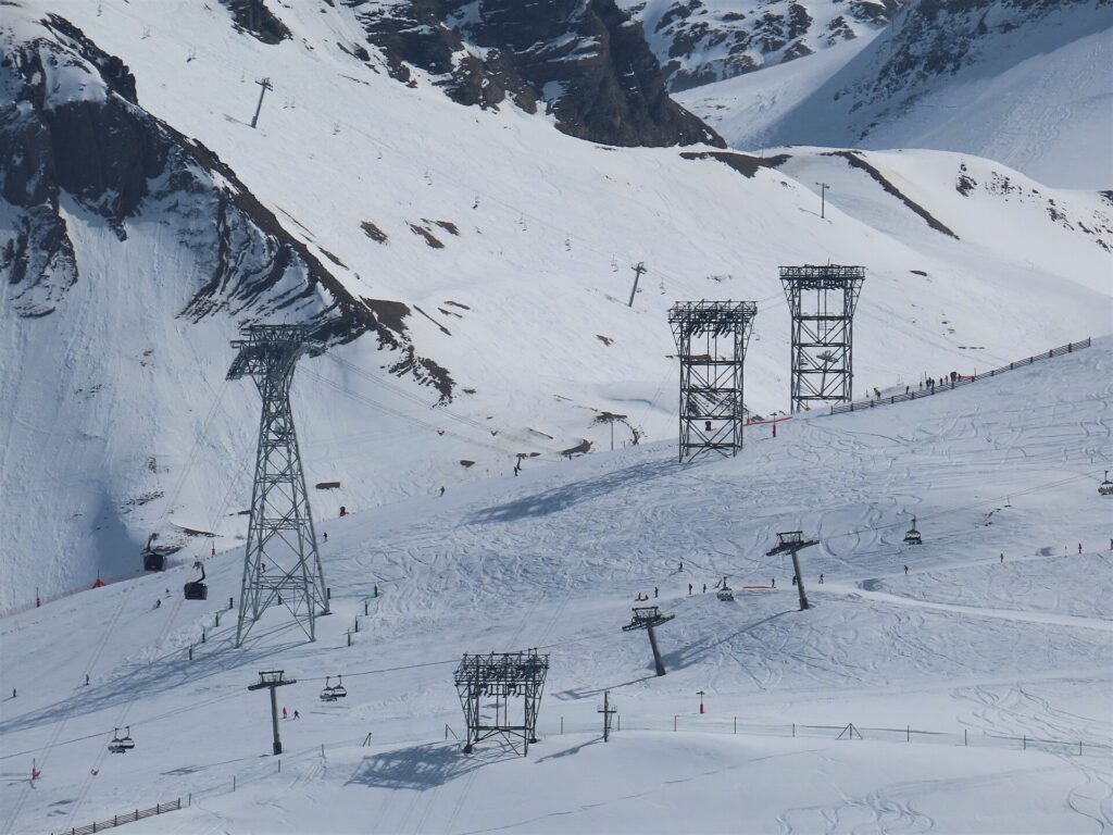Solo Skiing in Les Deux Alpes: A Group Trip for Solo Travellers 1 Téléphérique 3S du Jandri Télécabine du Jandri Express @ Mais