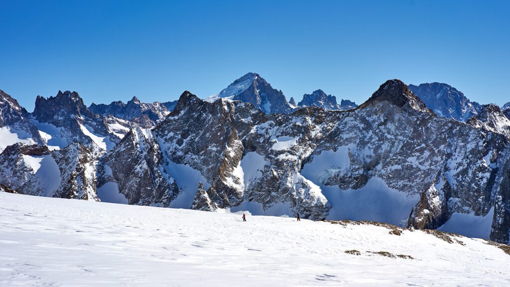 Solo Skiing in Les Deux Alpes: A Group Trip for Solo Travellers 2 Glacier de Mont de Lans France