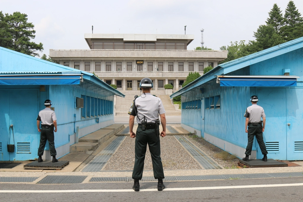 South Korea Invites North for Military Talks Over Border 1 Republic Korea Army soldiers stand