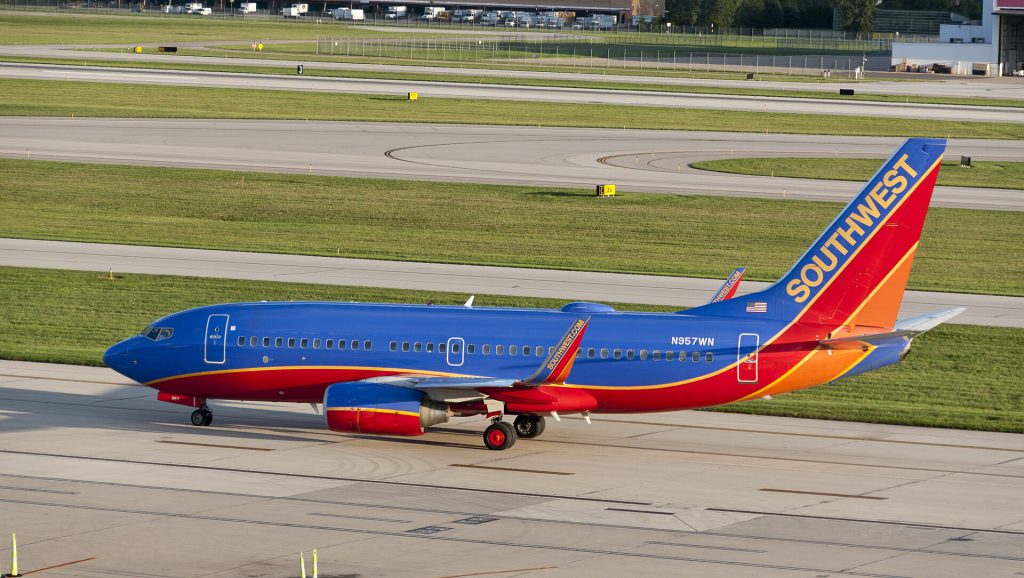 Boeing 737 700 of Southwest Airlines preparing to Takeoff KCMH 1