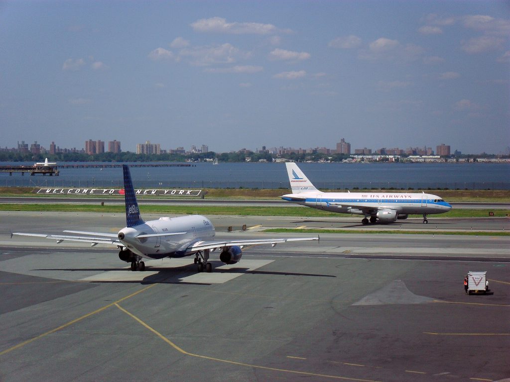 LaGuardia Airport   Piedmont   US Airways   JetBlue