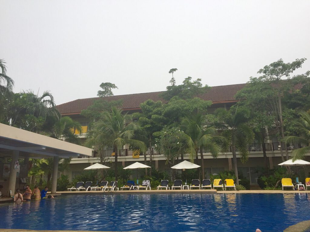 Pool and hotel   CBK