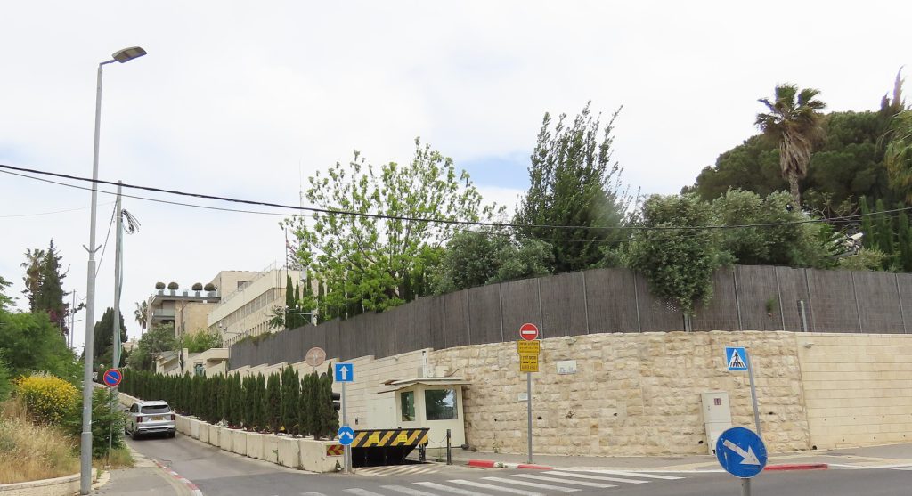 UK Threatens Diplomatic Expulsions to Save Jerusalem Consulate 1 United Kingdon Consulate on Har haZeitim Road