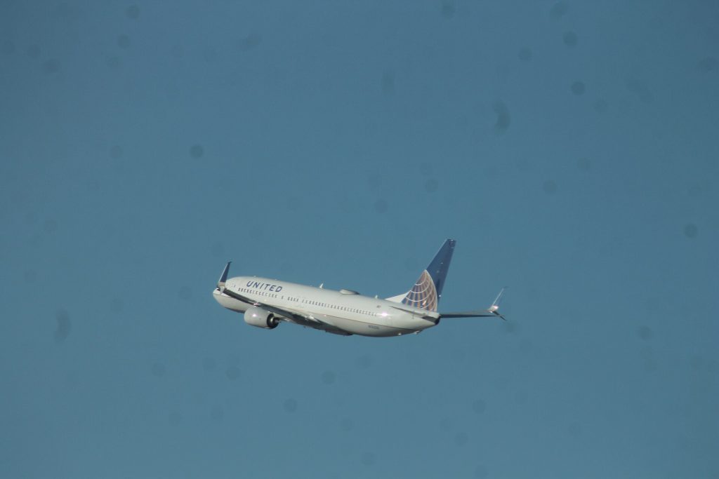 United Airlines N76533 After Takeoff