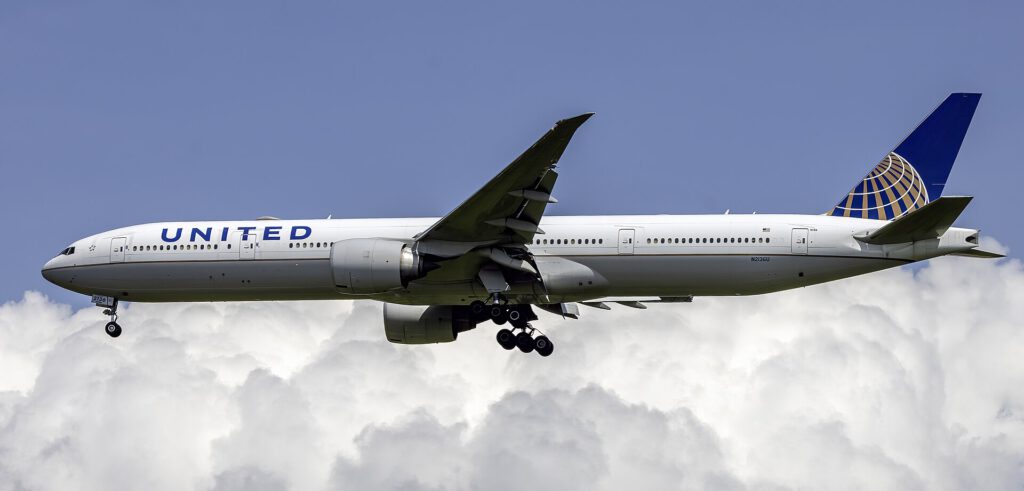 United Airlines Boeing 777 turbulence incident