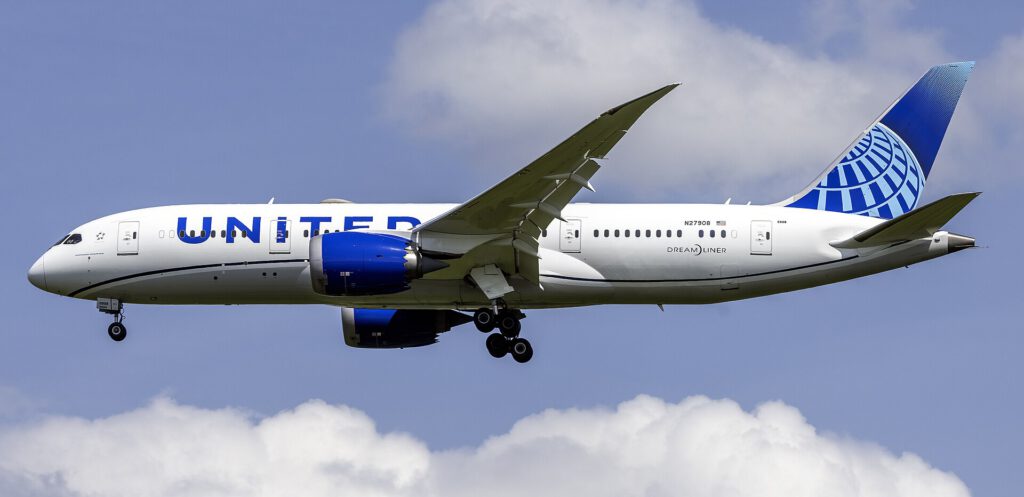 United Airlines Explores Central Asia Routes Amid Airspace Hopes United Airlines Boeing 787 Dreamliner on runway