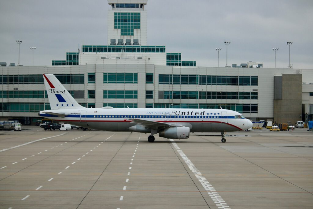United Airlines Restores Chicago to Tokyo Narita Nonstop Service 3 United Airlines Friendship Livery N475UA (QUINTIN SOLOVIEV QFS AVIATION)