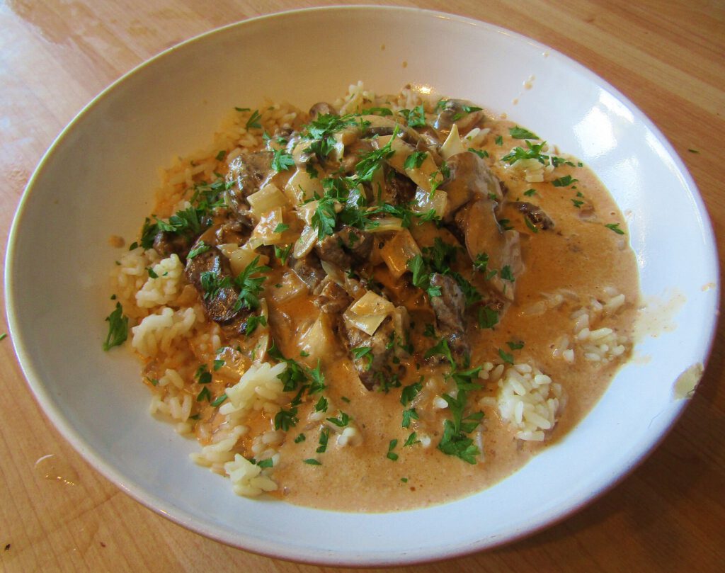 Felicity Cloake’s Vegetarian Mushroom Stroganoff Recipe A bowl of vegetarian mushroom stroganoff with soured cream and chives