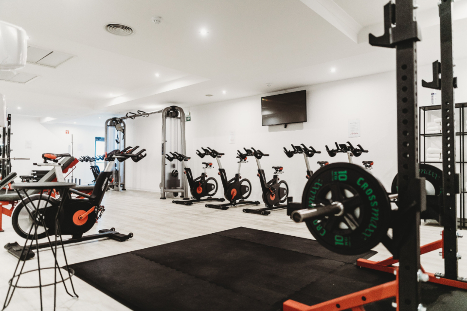 Why Ice Baths and Supplements May Hinder Muscle Growth 3 Gym Interior